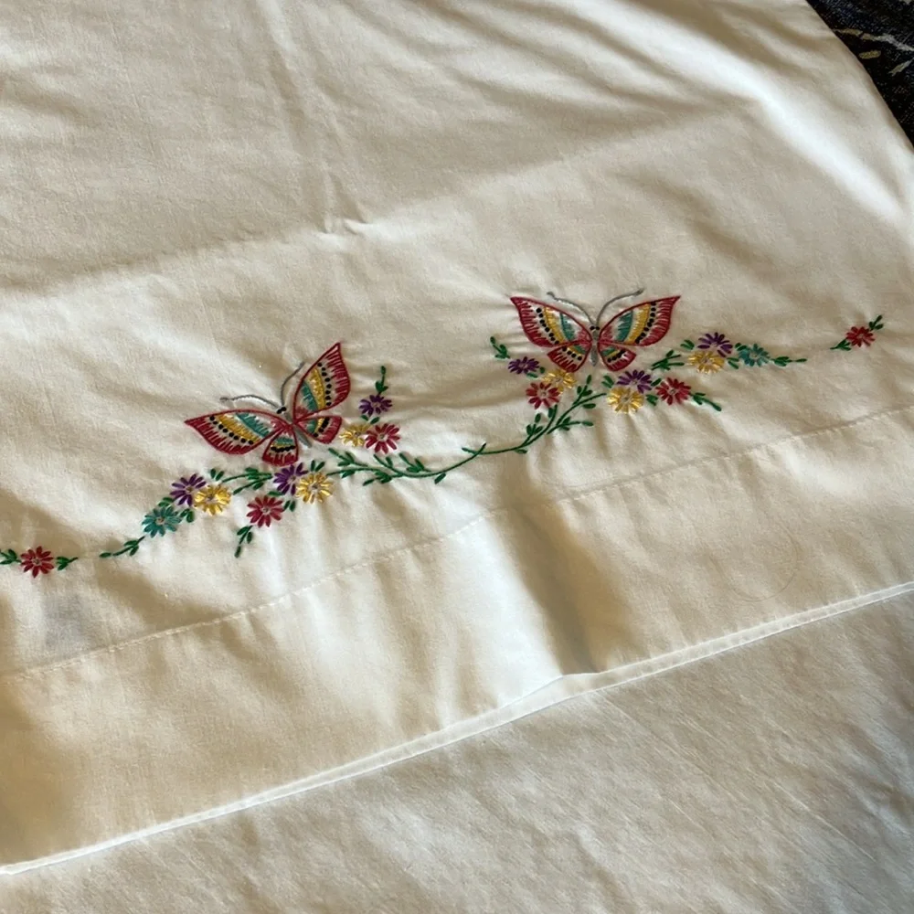 2 Vintage Lady Pepperell Grandeur embroidered butterfly white King pillowcases